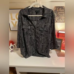 TORRID•Gray snakeskin Harper blouse size 2